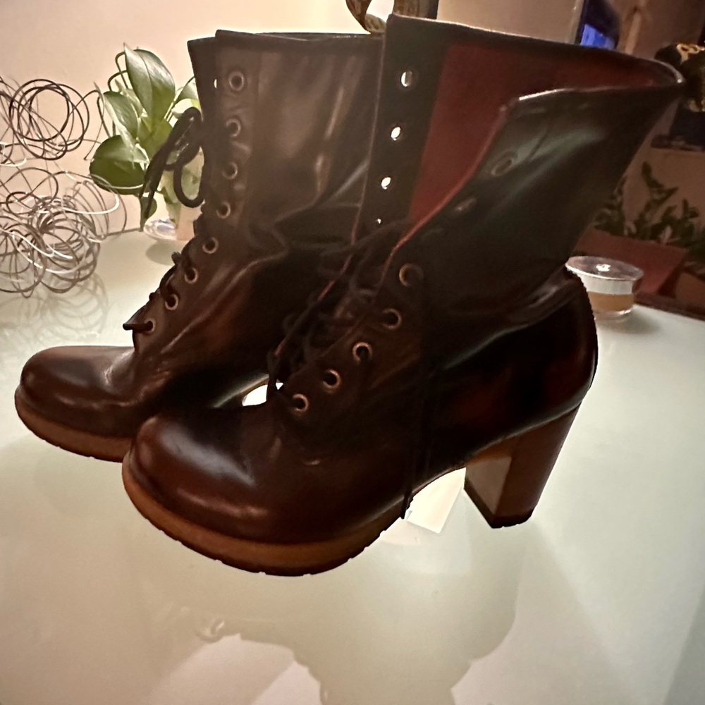 Vintage Dr. Martens Darcie Heeled Lace Up Boots - Cherry Red Size 9 - new